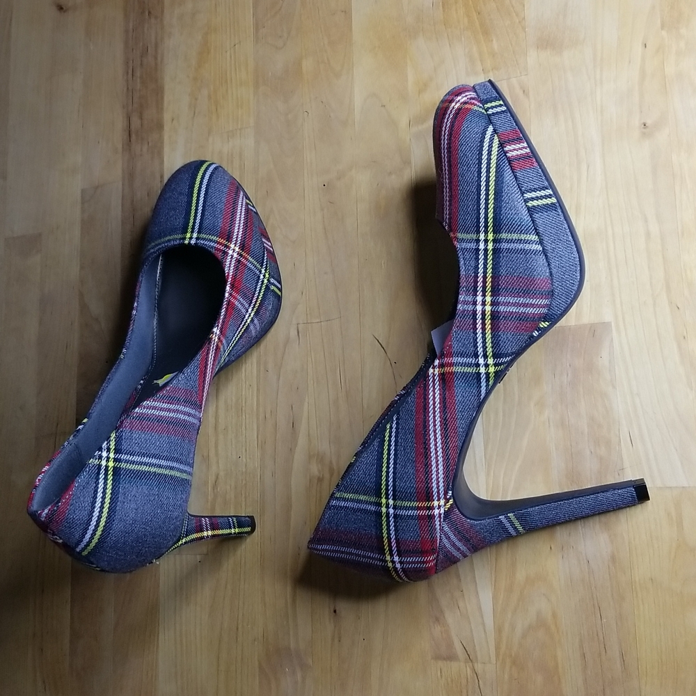 Multicolored size 11 stiletto plaid